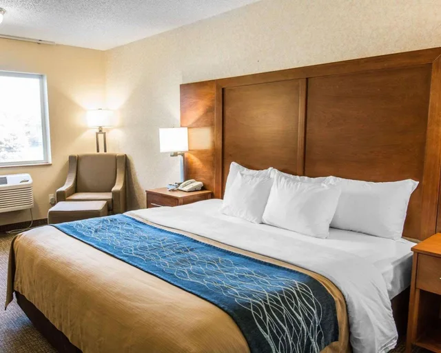 غرفة بسرير كينج بحوض جاكوزي، Quality Inn Lewiston 1/3