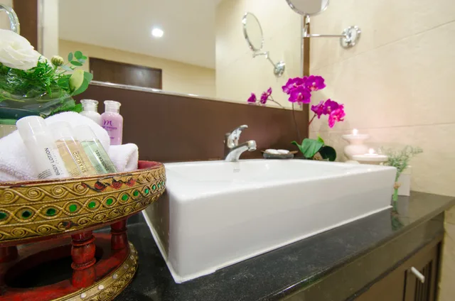 جناح تنفيذي بسرير كينج بشرفة، Grand Mercure Bangkok Asoke Residence 7/10