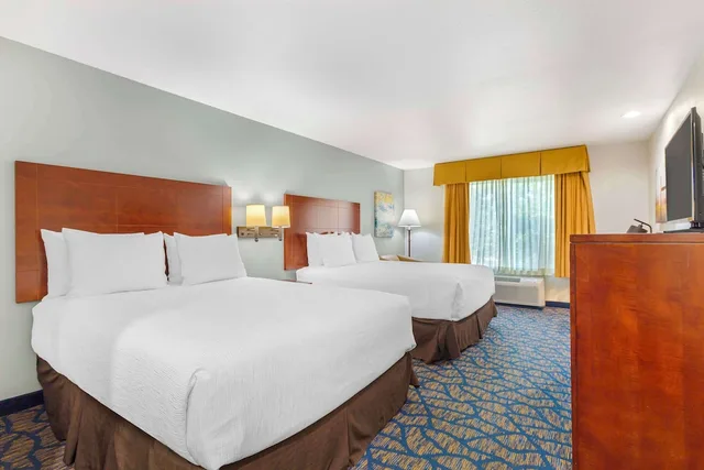 غرفة قياسية بسريرين كوين، Best Western Plus Villa Del Lago Inn 1/4