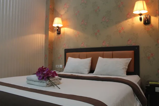 غرفة قياسية بسرير مزدوج، Hotel Harmony In Pontianak 2/3