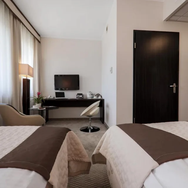 غرفة كبيرة بسريرين منفصلين، Borowiecki Hotel 6/8