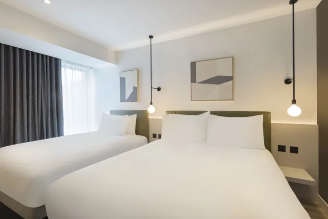 غرفة سوبيريور ثلاثية بسرير مزدوج وسرير فردي، Leonardo Hotel Manchester Piccadilly 1/4