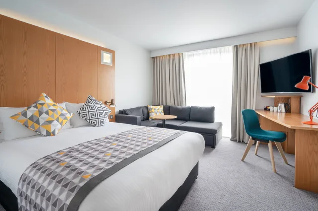 غرفة بريميوم بسرير كوين في الطابق العلوي، Holiday Inn Bournemouth 6/10