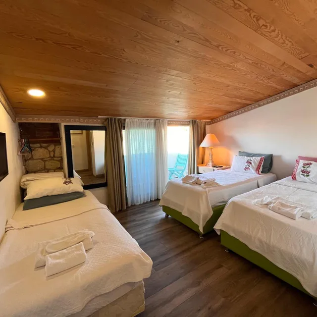 غرفة ثلاثية بشرفة، Alacati Asmali Konak Hotel 1/10