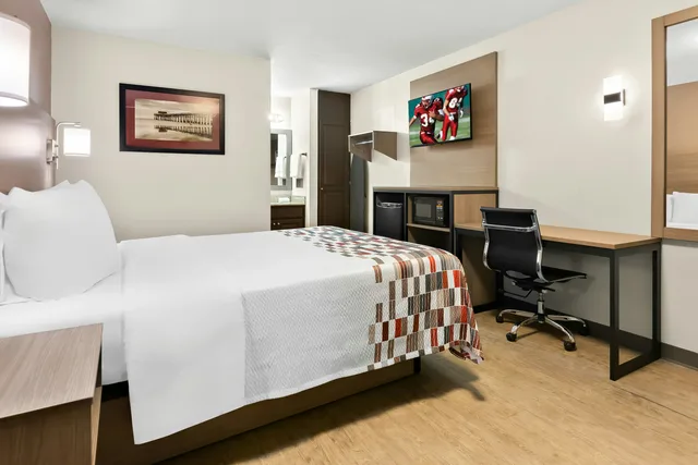 غرفة ديلوكس بسرير كوين للمدخنين، Red Roof Inn Rock Hill 4/9