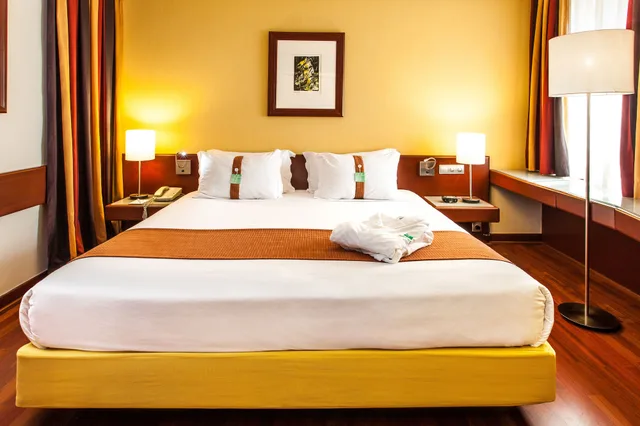 غرفة قياسية بسرير كينج، Hotel Holiday Inn Lisboa Continental 5/8