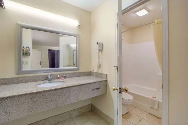 غرفة بسريرين مزدوجين، Econo Lodge Santee SC 4/4