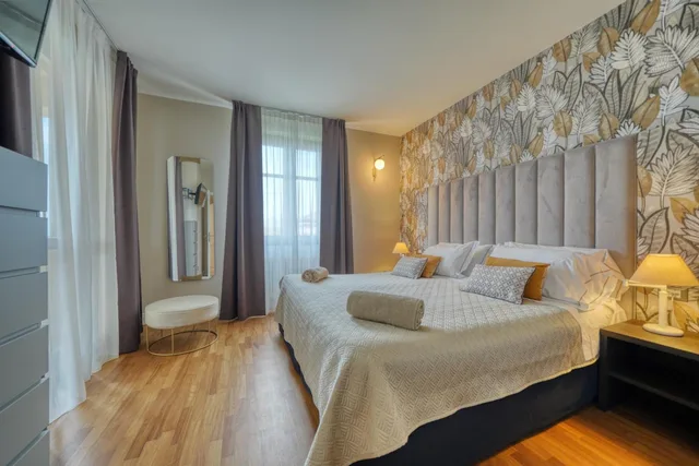 جناح كبير بإطلالة على البحيرة بشرفة بغرفتي نوم، Palazzo Della Scala 2/10