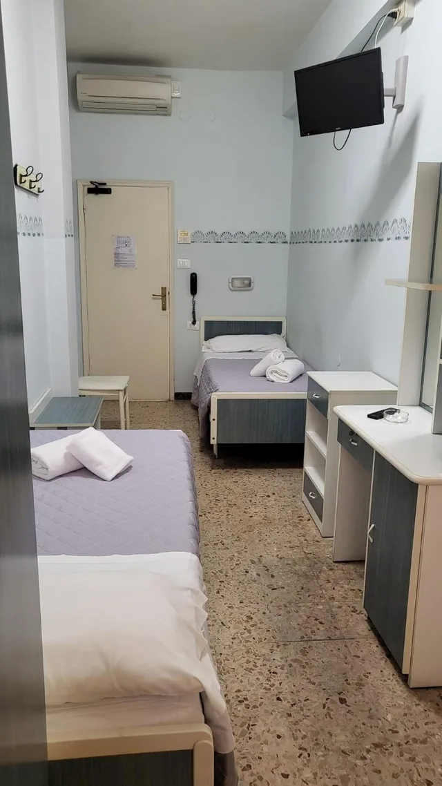 غرفة اقتصادية بسريرين منفصلين، Hotel Viscount Riccione 3/6