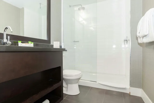غرفة قياسية بسرير كوين، Sandman Hotel Saskatoon 8/9