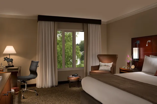Accessible Deluxe 2 Queens Hearing (DLXAC02Q)، The Lakefront Anchorage 4/10