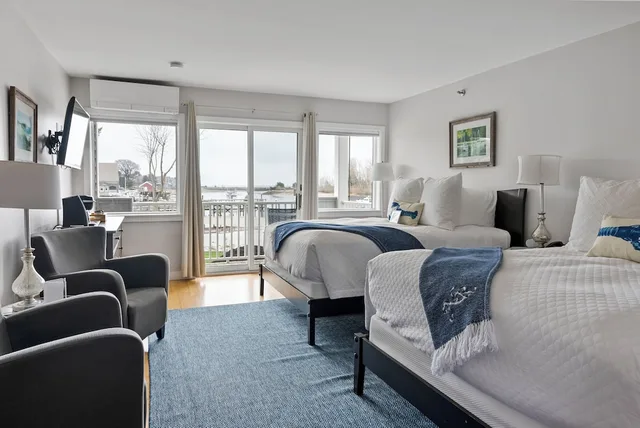 Room, 2 Queen Beds, Port Side, Parking Lot View، Nonantum Resort 2/4