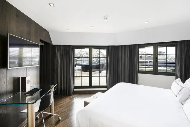 Grand, the Level, Suite، Melia Sol y Nieve 1/4