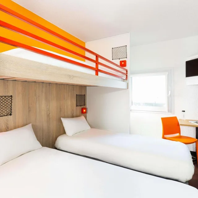 3 Bunk Beds, Shared Bathroom, hotelF1 La Rochelle Angoulins 1/4