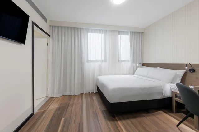 Room, Double Bed, Accessible, Best Western Queen Victoria Market Hotel 2/4