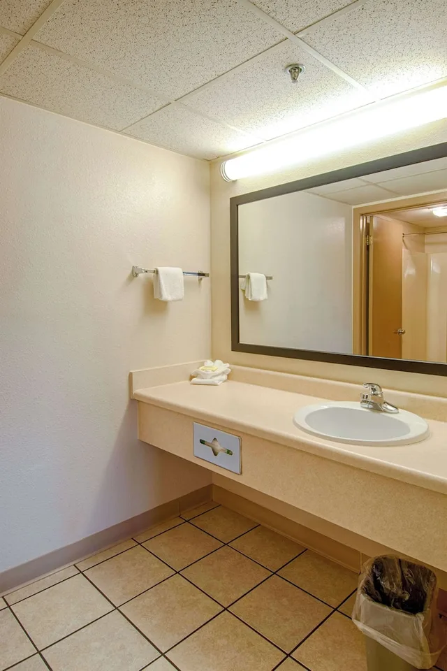 Efficiency, 2 Queen Beds، Park Tower Inn 3/3