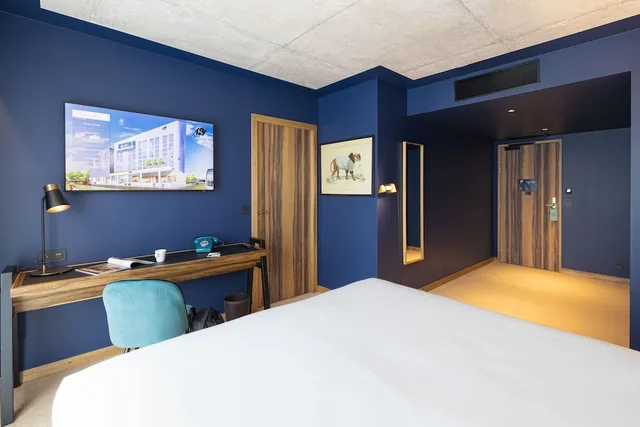 Queen Bed, Kopster Hotel Residence Paris Ouest Colombes 1/6