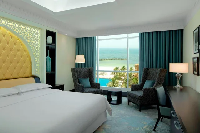 1 Bedroom, Suite, King Bed, Sea View, Balcony, Club Lounge Access, Club Tower, Corner، Sheraton Sharjah Beach Resort Spa 1/3