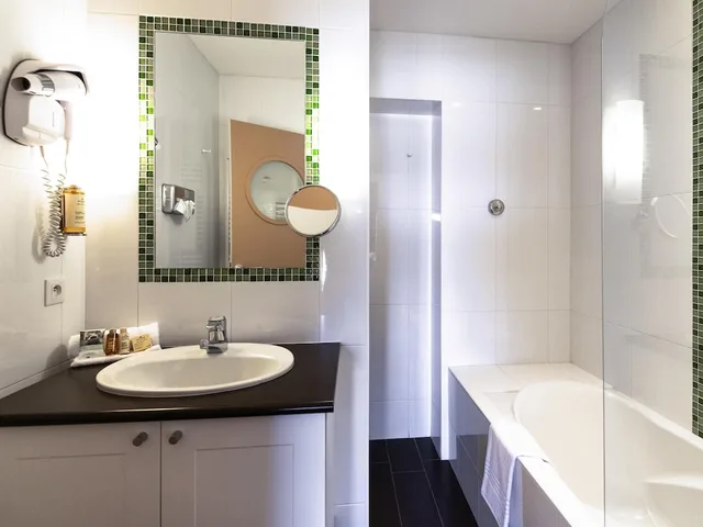 Room, Twin Beds, Old Town Side، Hotel Mercure Roscoff Bord de Mer 9/10