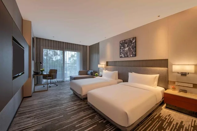 Guest Room, Deluxe, Twin Beds, City View, Dongguan Forum Hotel and Apartment 4/9