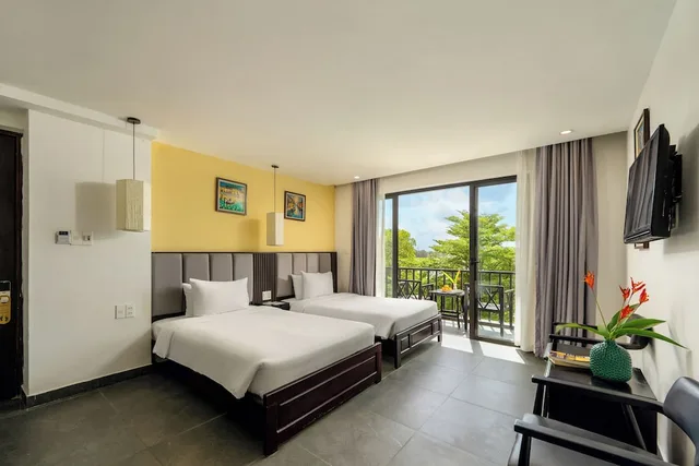 غرفة بسريرين منفصلين بشرفة، Gia Huy Riverside Hotel Hoi An 9/10