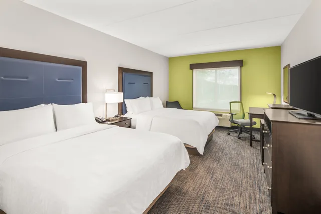 غرفة قياسية بسريرين كوين، Holiday Inn Express Hotel And Suites Wilmington Newark 3/4