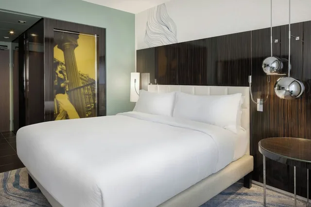 غرفة ديلوكس بسرير كينج، Le Meridien Paris Arc De Triomphe 2/5