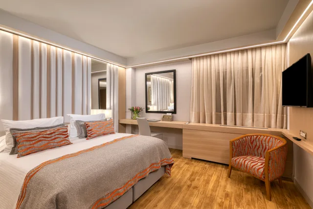 Essential, Triple، Divani Caravel Hotel 1/4