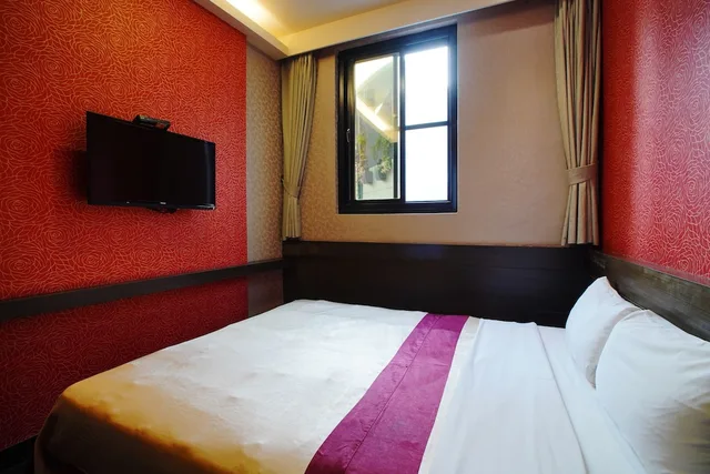 Business, Double Bed, Happy 2/9
