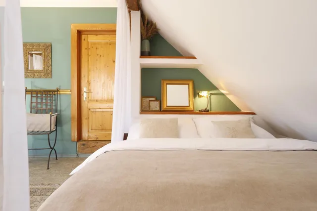 Deluxe, King Bed, Bathtub, Attic، Wellness Pension Ametyst 1/6