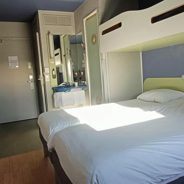 غرفة قياسية بثلاثة أسرّة، Ibis Budget La Roche Sur Yon 2/4