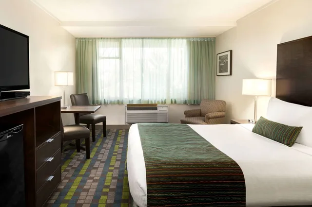 Efficiency, Queen Bed، Days Inn by Wyndham Victoria Airport Sidney 4/6