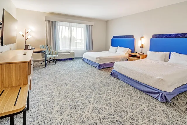 غرفة بسريرين كوين بمطبخ صغير لذوي الإعاقة، Hampton Inn Foley 1/10