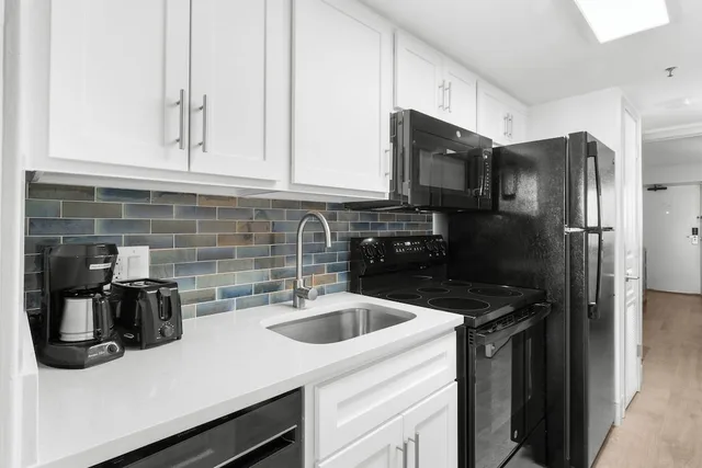 1 Bedroom, Mariner, Condo, Deluxe, Murphy Bed, 2 Queen Beds, Ocean View, Sofa, Compass Cove Resort 3/3