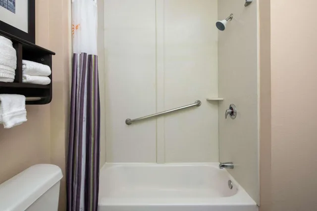 غرفة ديلوكس بسريرين كوين، La Quinta Inn by Wyndham Calhoun South I-75 7/8