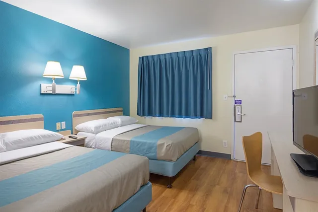غرفة قياسية بسريرين مزدوجين، Motel6 Fredericksburg, VA - North 2/6