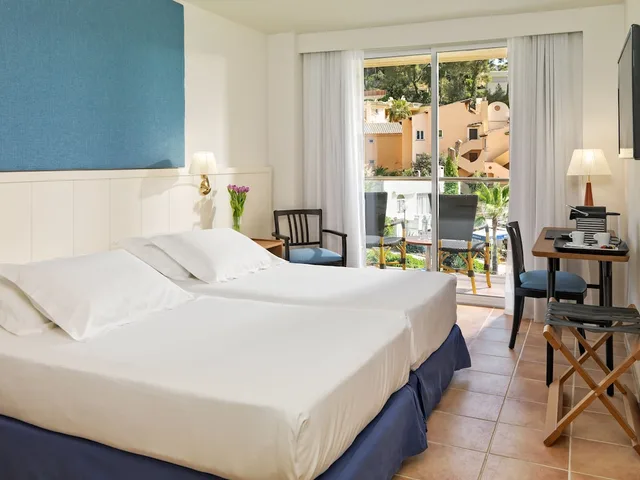 غرفة قياسية بإطلالة جزئية على البحر، H10 Blue Mar - Adults Only 1/5