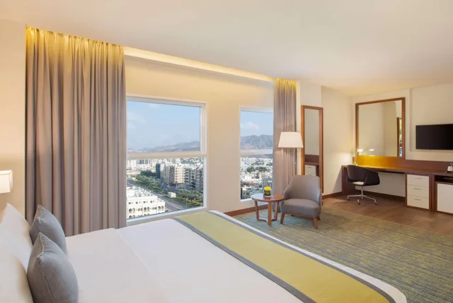غرفة بسرير كينج للمدخنين، Wyndham Garden Muscat Al Khuwair 6/8