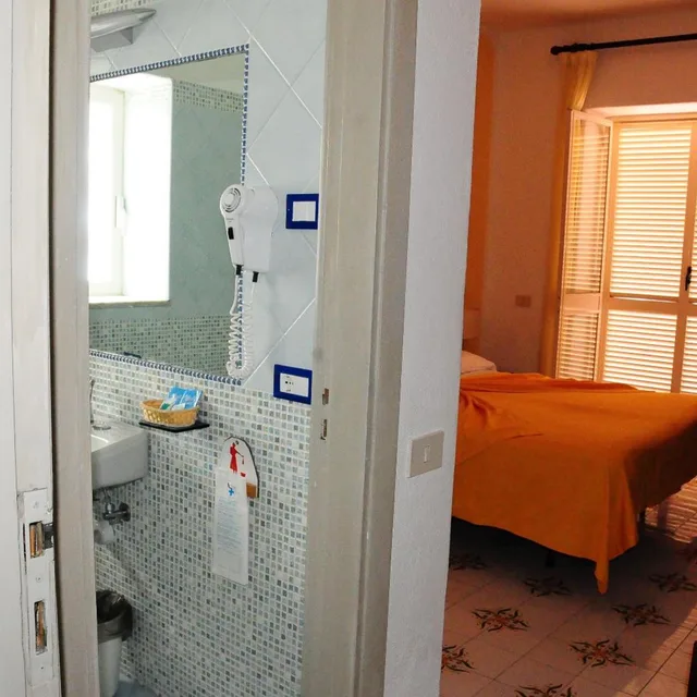 غرفة بسرير مزدوج بإطلالة على الحديقة، Hotel Belsole Ischia 4/5