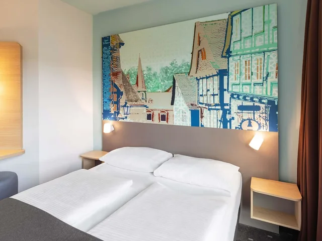 Room, Queen Bed, B&B Hotel Marburg 3/8