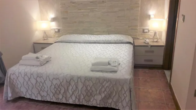 Room, Double or Twin Bed, Hotel Alinari 7/10