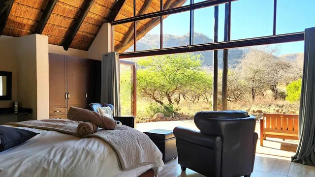 فيلا بسريرين منفصلين وسريرين كينج بـ4 غرف نوم، Morokolo Safari Lodge 1/10
