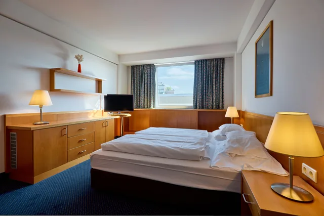 جناح سوبيريور، Hotel Strudlhof 2/4