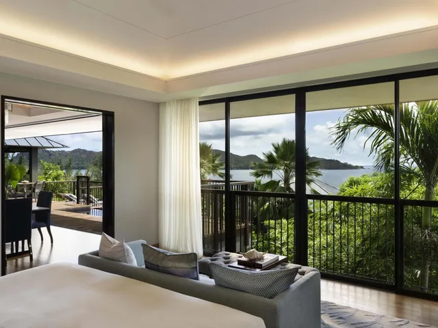 Grand, Villa, King Bed, Ocean View, with Pool، Raffles Seychelles 2/3
