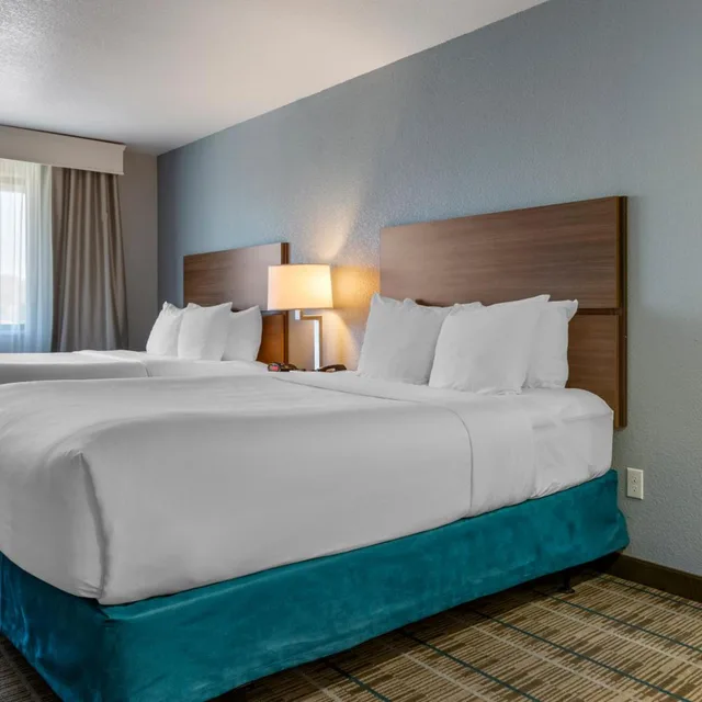 غرفة قياسية بسريرين كوين لذوي الإعاقة، MainStay Suites Coeur d Alene, ID 3/8