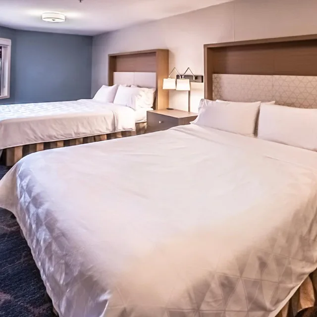 غرفة بسريرين كوين بشرفة، Holiday Inn Osoyoos 1/2