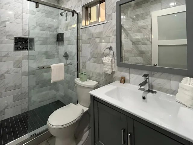 Deluxe, 2 Queen Beds, Inn By the Bay Monterey 5/8