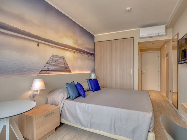 غرفة بانورامية بسرير مزدوج بإطلالة على البحيرة بشرفة، Hotel Cristina 2/10