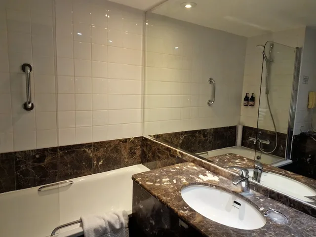 غرفة ديلوكس عائلية بسريرين مزدوجين، Millennium Hotel and Conference Centre Gloucester London 8/10