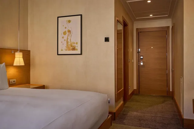 Guest Room, King Bed, Hilton Milan Hotel 4/13